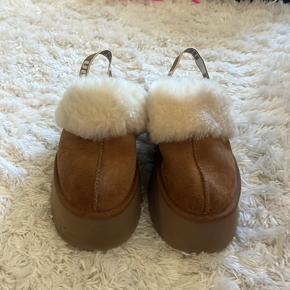 Barely worn platform ugg slippers, almost new, size 6.5